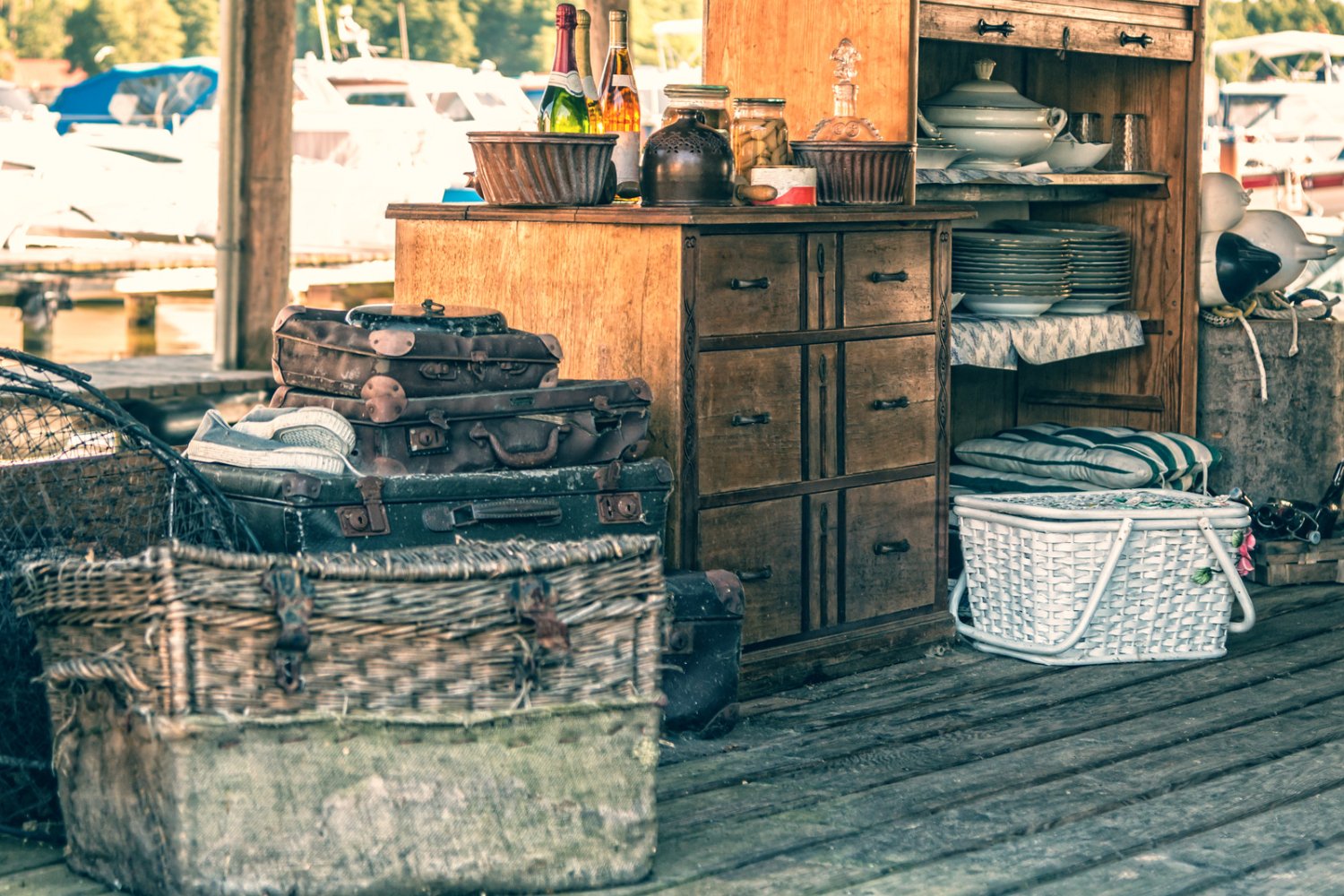 Adding a Timeless Touch to Your Space: Tips on Incorporating Vintage Furniture - Amichi Co