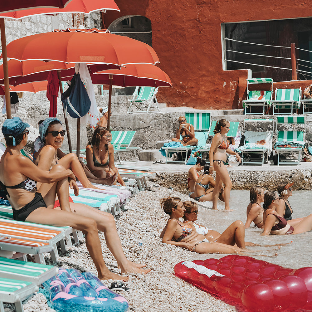 People & Locals | Theme