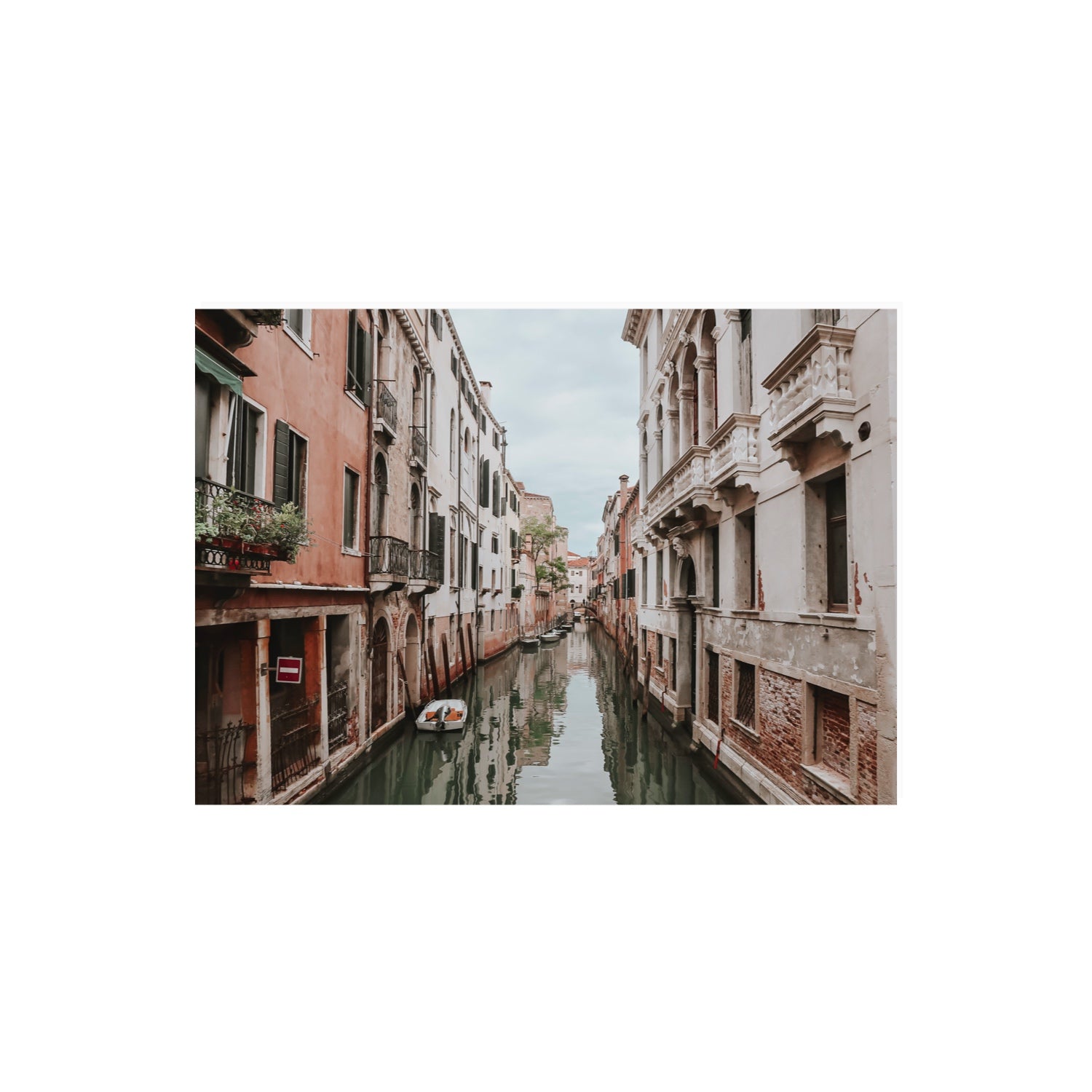 The Floating City Venice Canal Italian decor wall art A2, 59.4 x 42 cm unframed fine art canvas