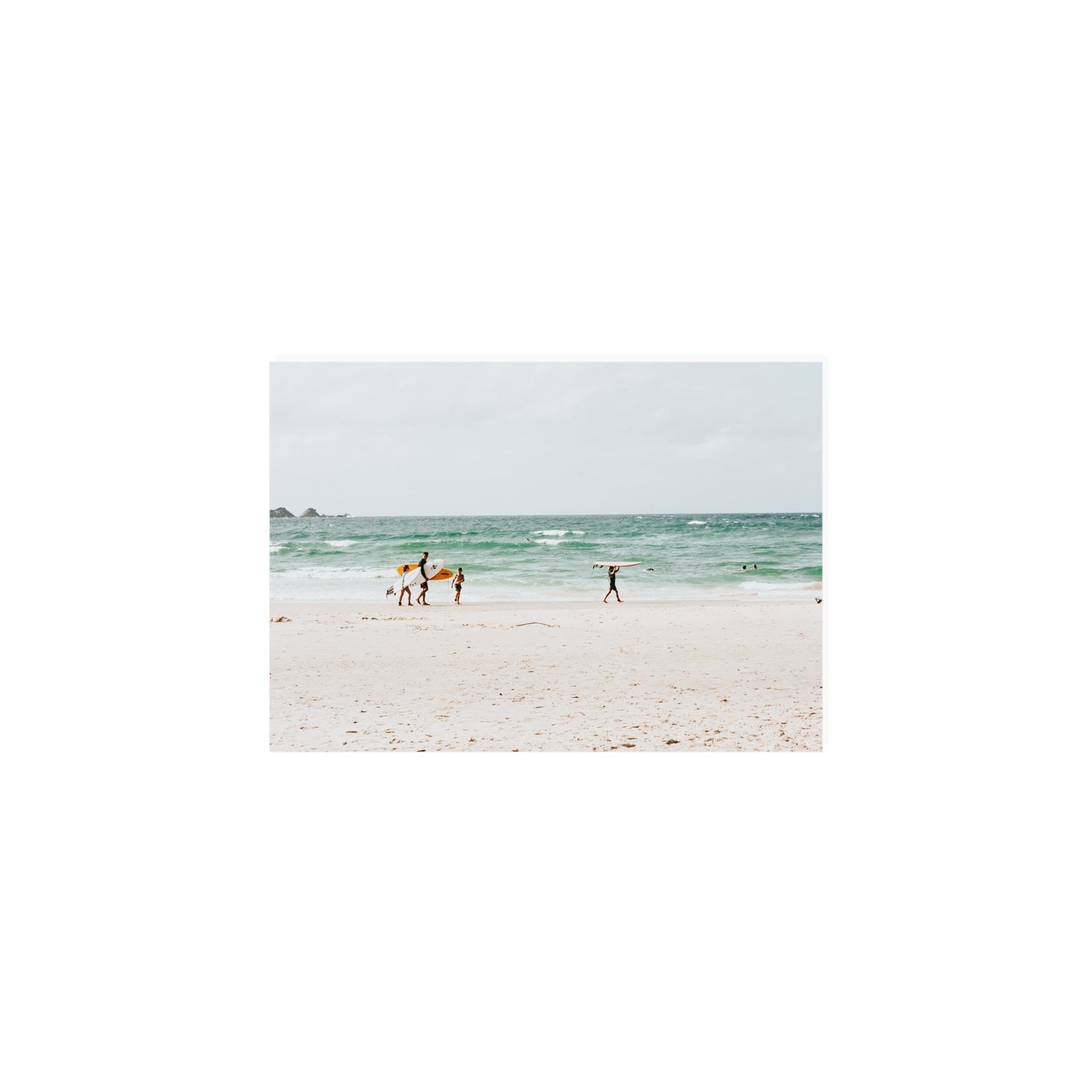 La Famiglia Byron Bay Family Surf coastal wall art A5, 21 x 14.8 cm unframed fine art print