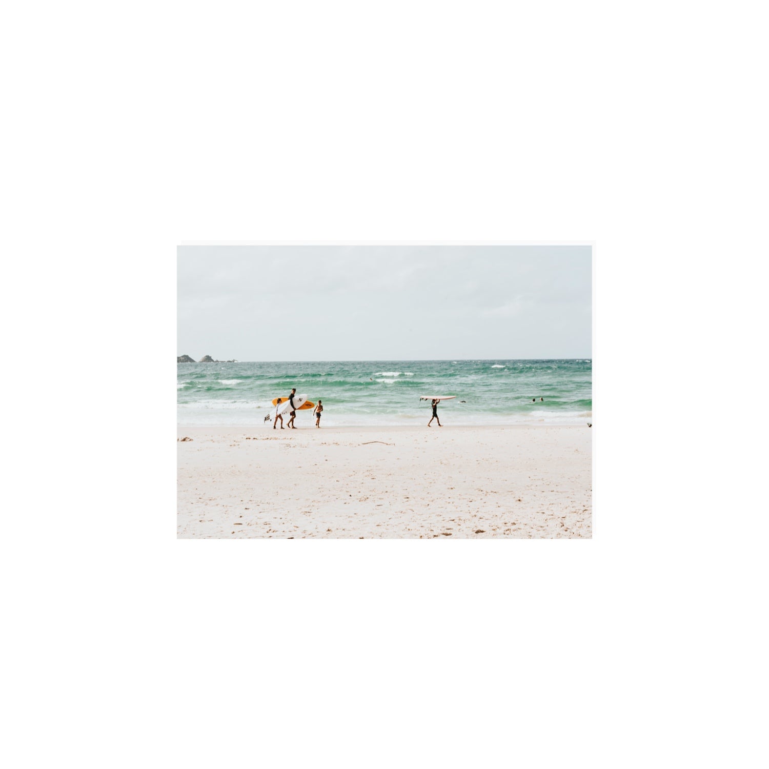La Famiglia Byron Bay Family Surf coastal wall art A4, 29.7 x 21 cm unframed fine art print