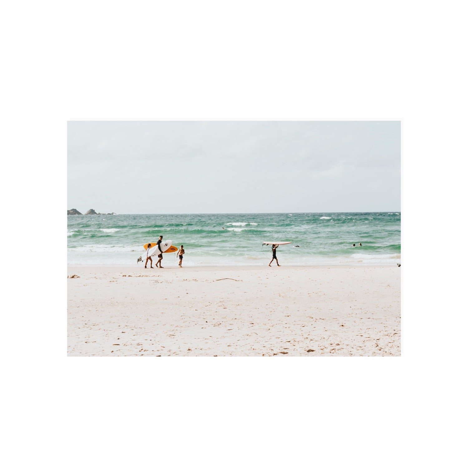 La Famiglia Byron Bay Family Surf coastal wall art A1, 84.1 x 59.4 cm unframed fine art print