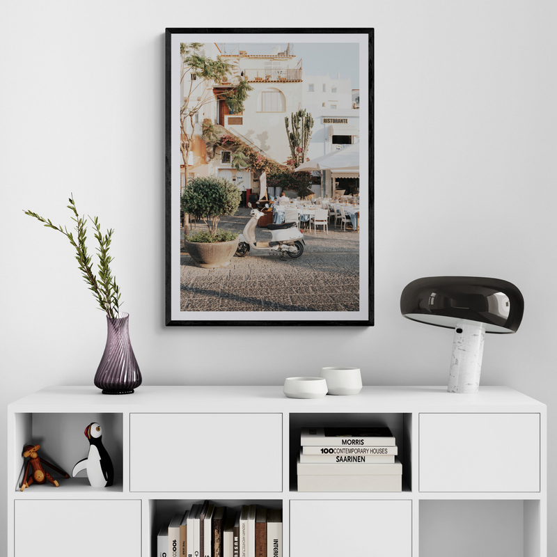 How to Choose a Frame Color: Black, White or Natural Oak